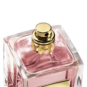 giorgio armani rose milano